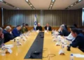 El ministro de Defensa, Yoav Gallant, asiste a una reunión del Comité de Defensa y Asuntos Exteriores de la Knesset, el 2 de abril de 2024. (Ariel Hermoni/Ministerio de Defensa)