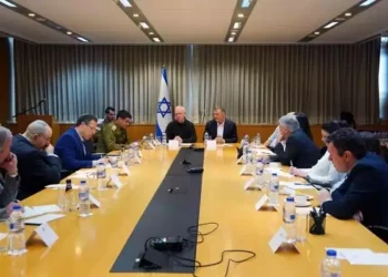 El ministro de Defensa, Yoav Gallant, asiste a una reunión del Comité de Defensa y Asuntos Exteriores de la Knesset, el 2 de abril de 2024. (Ariel Hermoni/Ministerio de Defensa)