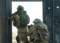 Tropas operando en la Franja de Gaza en una foto sin fecha publicada por el ejército para su publicación el 20 de abril de 2024. (Fuerzas de Defensa de Israel)