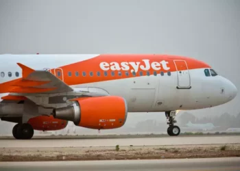 Un vuelo de EasyJet visto despegar del Aeropuerto Internacional Ben Gurion, el 24 de marzo de 2018. (Moshe Shai/FLASH90)