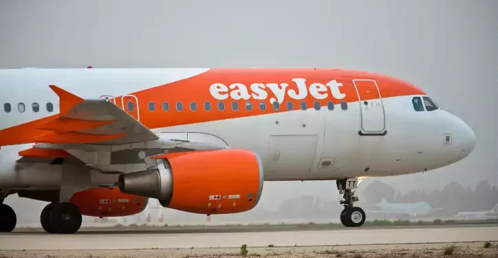 Un vuelo de EasyJet visto despegar del Aeropuerto Internacional Ben Gurion, el 24 de marzo de 2018. (Moshe Shai/FLASH90)