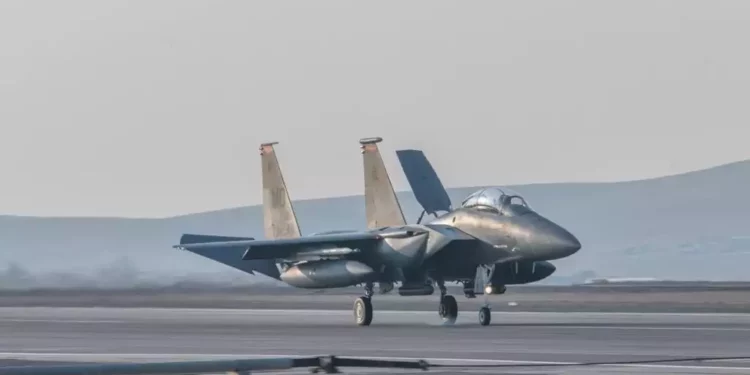 Un avión de combate estadounidense AFCENT F-15 se ve en la base aérea de Nevatim, el 5 de enero de 2023 (Fuerzas de Defensa de Israel).