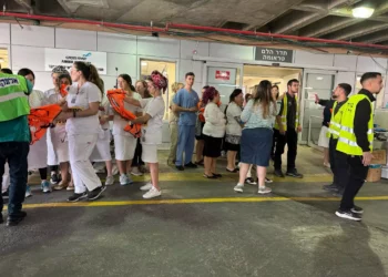 El personal médico participa en un simulacro de víctimas masivas en el Centro Médico Shaare Zedek de Jerusalén el 4 de abril de 2024 (Shaare Zedek)