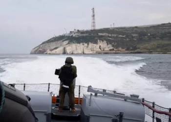 Se ve un buque de la Armada israelí cerca de la frontera con el Líbano durante un simulacro, en una imagen publicada el 9 de abril de 2024 (Fuerzas de Defensa de Israel).