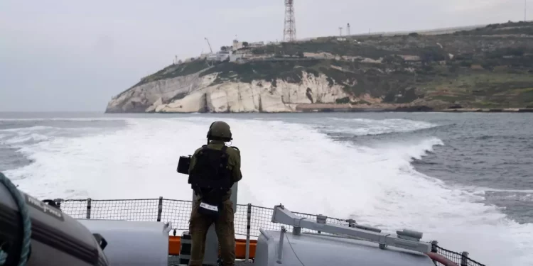 Se ve un buque de la Armada israelí cerca de la frontera con el Líbano durante un simulacro, en una imagen publicada el 9 de abril de 2024 (Fuerzas de Defensa de Israel).