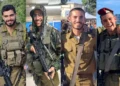 De izquierda a derecha, esta combinación de fotografías muestra al Cpt. Ido Baruch, el sargento. Amitai Even Shoshan, el sargento. Ilai Zair y el sargento. Reef Harush, quien, según el ejército, murió luchando contra Hamás en el sur de la Franja de Gaza el 6 de abril de 2024. 

(Fuerzas de Defensa de Israel)