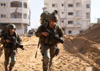 Tropas de la 7ª Brigada Blindada operan en Jabaliya, en el norte de Gaza, en una imagen publicada el 17 de mayo de 2024. (Fuerzas de Defensa de Israel)