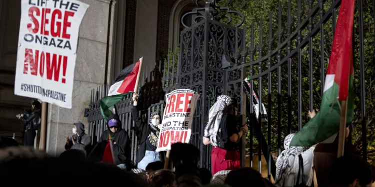 Universidad de Columbia cancela ceremonia de graduación por protestas anti Israel