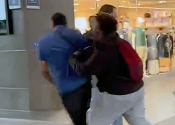 Turista israelí brutalmente atacado frente a su hija en Brujas