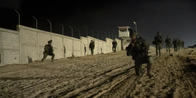 Tropas de la 401.a Brigada Blindada operan en Rafah, en el sur de Gaza, en una imagen publicada el 29 de mayo de 2024. (Fuerzas de Defensa de Israel)