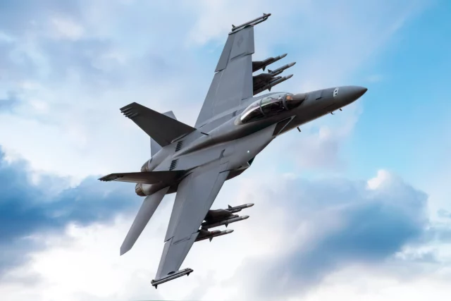 Cazas F/A-18F cazarán aviones enemigos por señales de calor