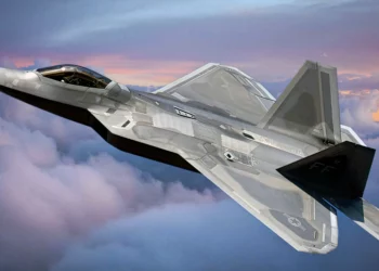 Rusia está furiosa: El caza furtivo F-22 Raptor se queda