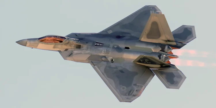 ¿Puede algún avión vencer al F-22 Raptor?