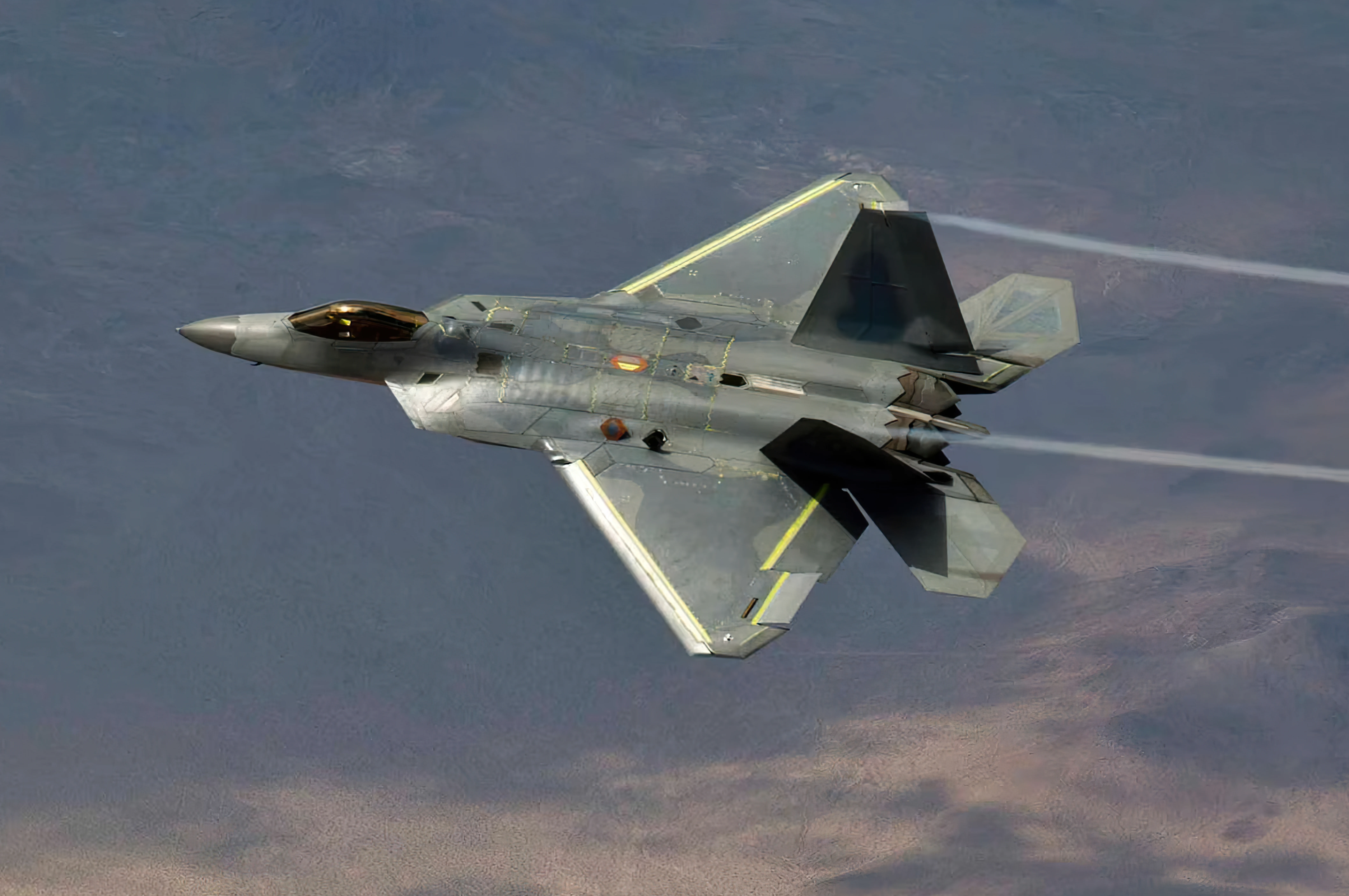 F-22 voló debajo de un F-4 iraní sin ser detectado
