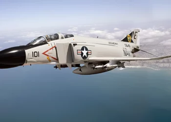 El F-4 Phantom es sorprendentemente más rápido que el F-35