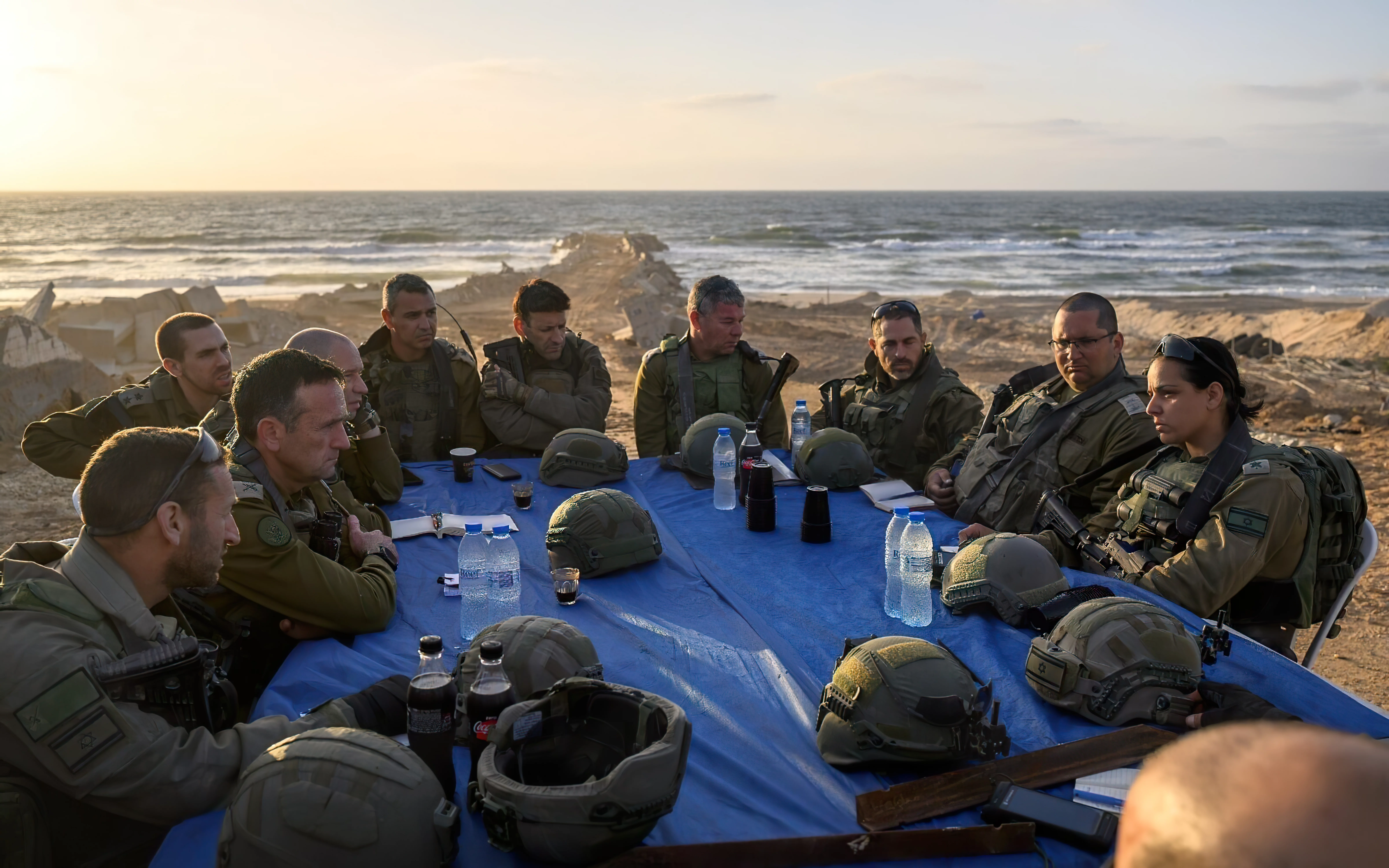 Halevi visita a las tropas en Gaza que luchan “en muchos ámbitos”