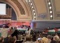 Protesta antiisraelí interrumpe ceremonia en la Universidad de Michigan