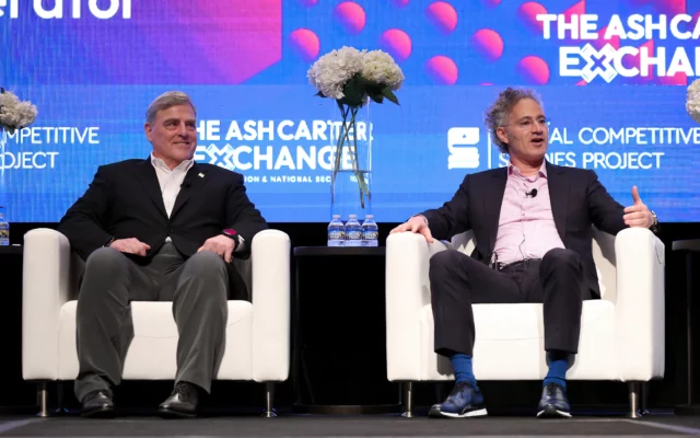 Ex jefe del ejército estadounidense defiende respuesta de Israel al 7 de octubre