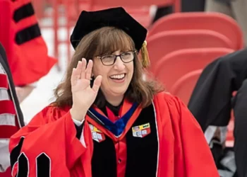 Presidente de Universidad de Cornell renuncia en medio del antisemitismo en el campus