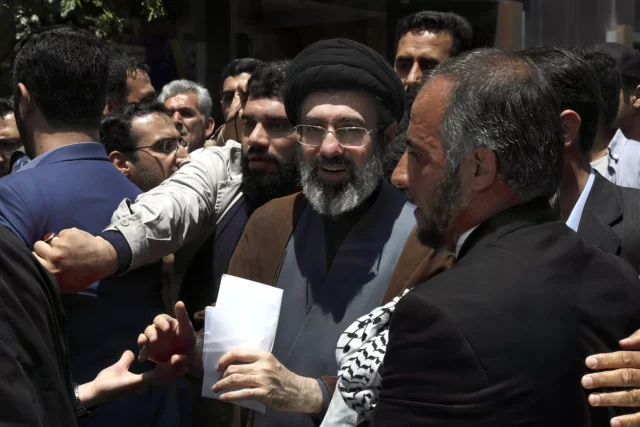 Muerte de Raisi altera la carrera para suceder a Ali Jamenei