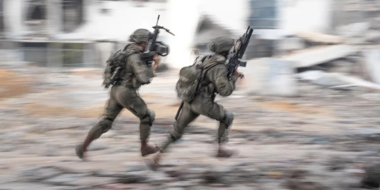 Tropas de las FDI operan en Jabaliya, en el norte de Gaza, en una fotografía publicada el 31 de mayo de 2024. (Fuerzas de Defensa de Israel)