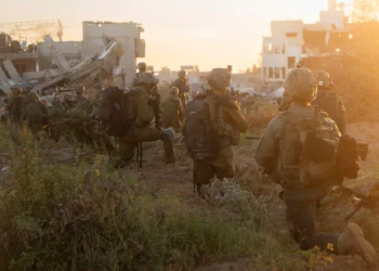 Oficial de alto rango de las FDI herido en combates en Gaza