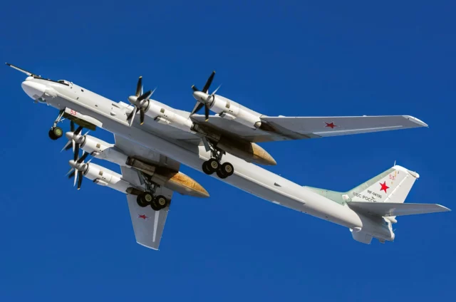 Bombarderos rusos Tu-95МS y chinos H-6K realizan patrulla conjunta