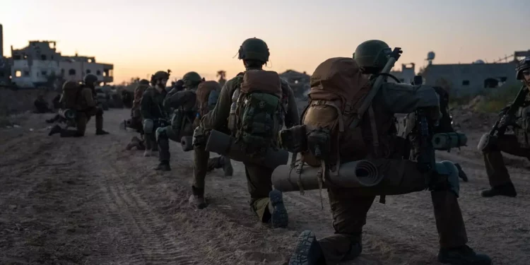 Tropas israelíes operando en la Franja de Gaza en una imagen sin fecha publicada por el ejército el 12 de mayo de 2024 (Fuerzas de Defensa de Israel)