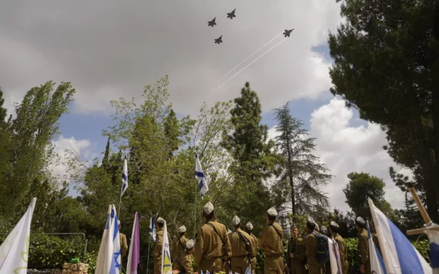 Cazas israelíes ensayan saludo del Día de los Caídos sobre Jerusalén