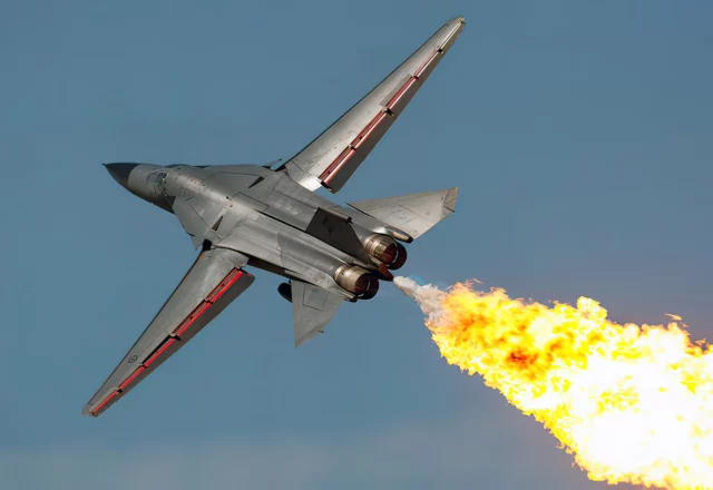 El F-111 Aardvark revolucionó la con sus alas de barrido variable
