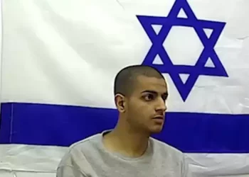 Captura de pantalla de un video de interrogatorio del terrorista de Hamás Abdallah Radi confesando haber cometido asesinato y violación durante el ataque del 7 de octubre contra Israel. (Daily Mail, utilizado de acuerdo con la Cláusula 27a de la Ley de Derechos de Autor)