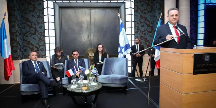 El ministro de Relaciones Exteriores de Israel, Israel Katz, habla en un evento en París el 21 de mayo de 2024 (Embajada de Israel en Francia)