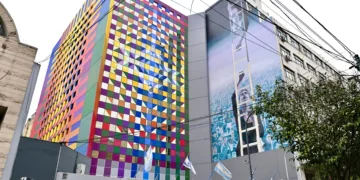 Centro comunitario judío AMIA revela nueva fachada