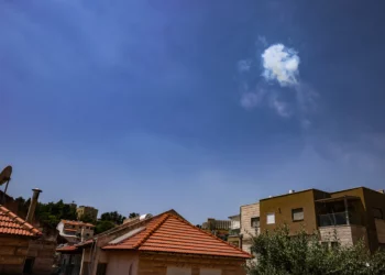 Hezbolá se atribuye lanzamiento de cohetes y drones a Israel