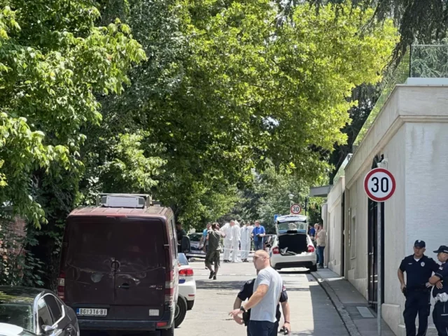 Ataque con arco y flecha en la embajada de Israel en Serbia