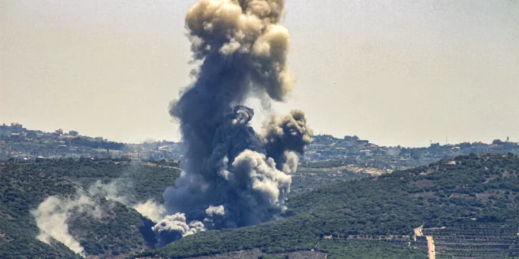 Cazas israelíes atacan infraestructura de Hezbolá en el Líbano