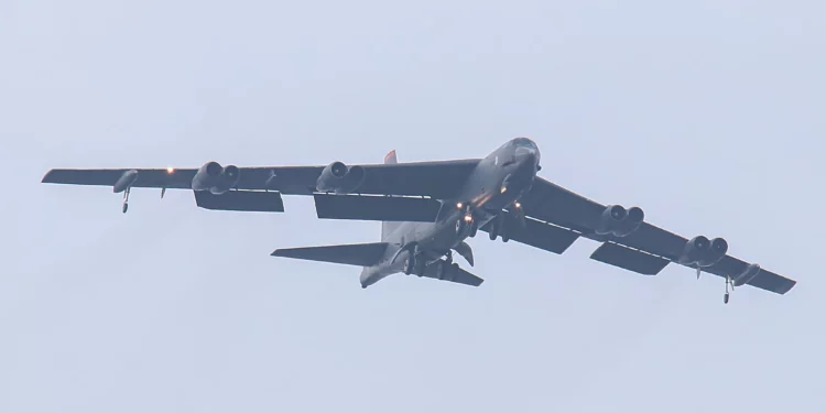 Los B-52H prueban su capacidad de ataque de largo alcance