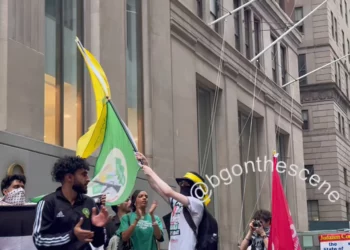 Protesta frente a exhibición sobre masacre de Nova exige intifada
