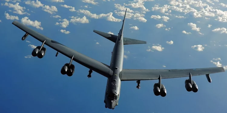 El bombardero B-52 con motores Rolls-Royce se retrasa