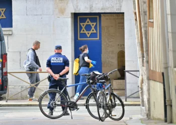 Dos adolescentes violan a niña judía de 12 años en Francia por motivos antisemitas