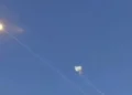 Intensos ataques con cohetes y drones golpean el norte de Israel