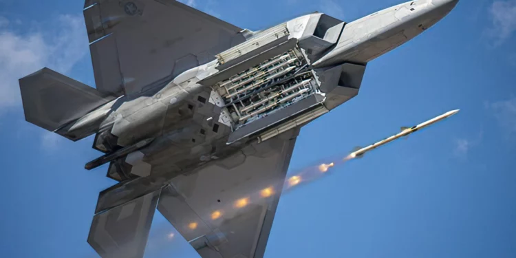 ¿Alguna vez viste al F-22 en Modo Bestia?
