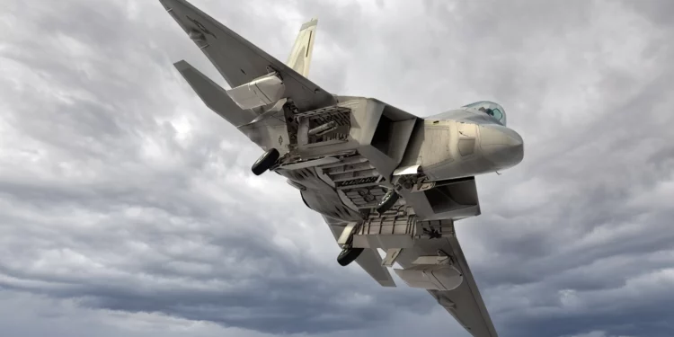¿Alguna vez viste al F-22 en Modo Bestia?