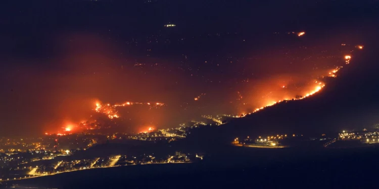 Incendios en el norte de Israel provocados por cohetes de Hezbolá