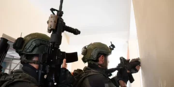 Periodista de Al Jazeera retenía a tres rehenes en su casa