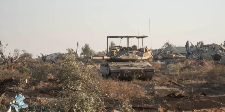 Las FDI eliminan a decenas de terroristas de Hamás en el centro de Gaza