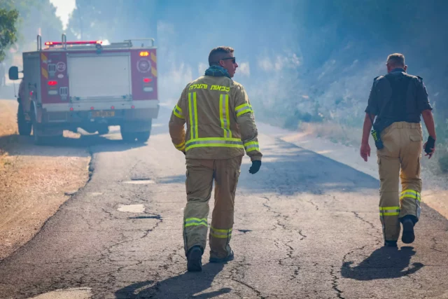 Madre e hijo pequeño mueren en el incendio de una casa en Modiin