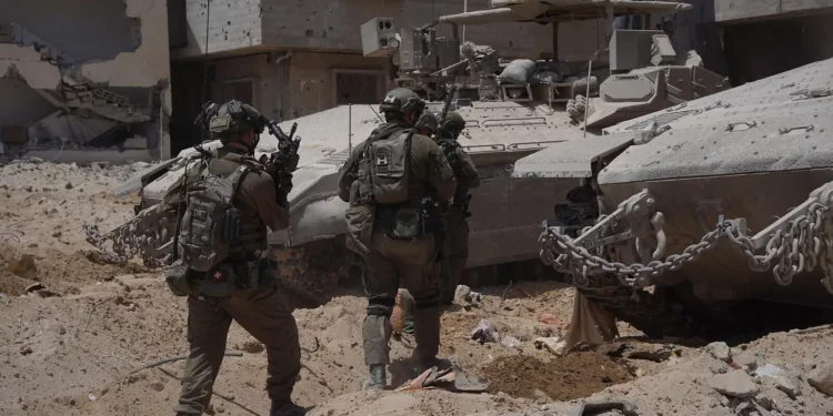 Tropas de las FDI operan en la Franja de Gaza, en una imagen publicada el 26 de junio de 2024 (Fuerzas de Defensa de Israel).