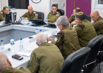 El jefe del Estado Mayor de las FDI, Herzi Halevi (centro), asiste a un simulacro de guerra en el Comando Norte, en una imagen publicada el 2 de junio de 2024. (Fuerzas de Defensa de Israel)