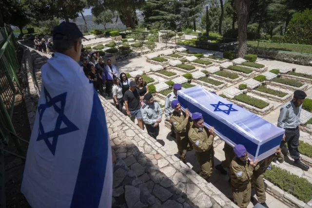 Soldados de la Brigada Givati muertos en Rafah son enterrados antes de Shavuot
